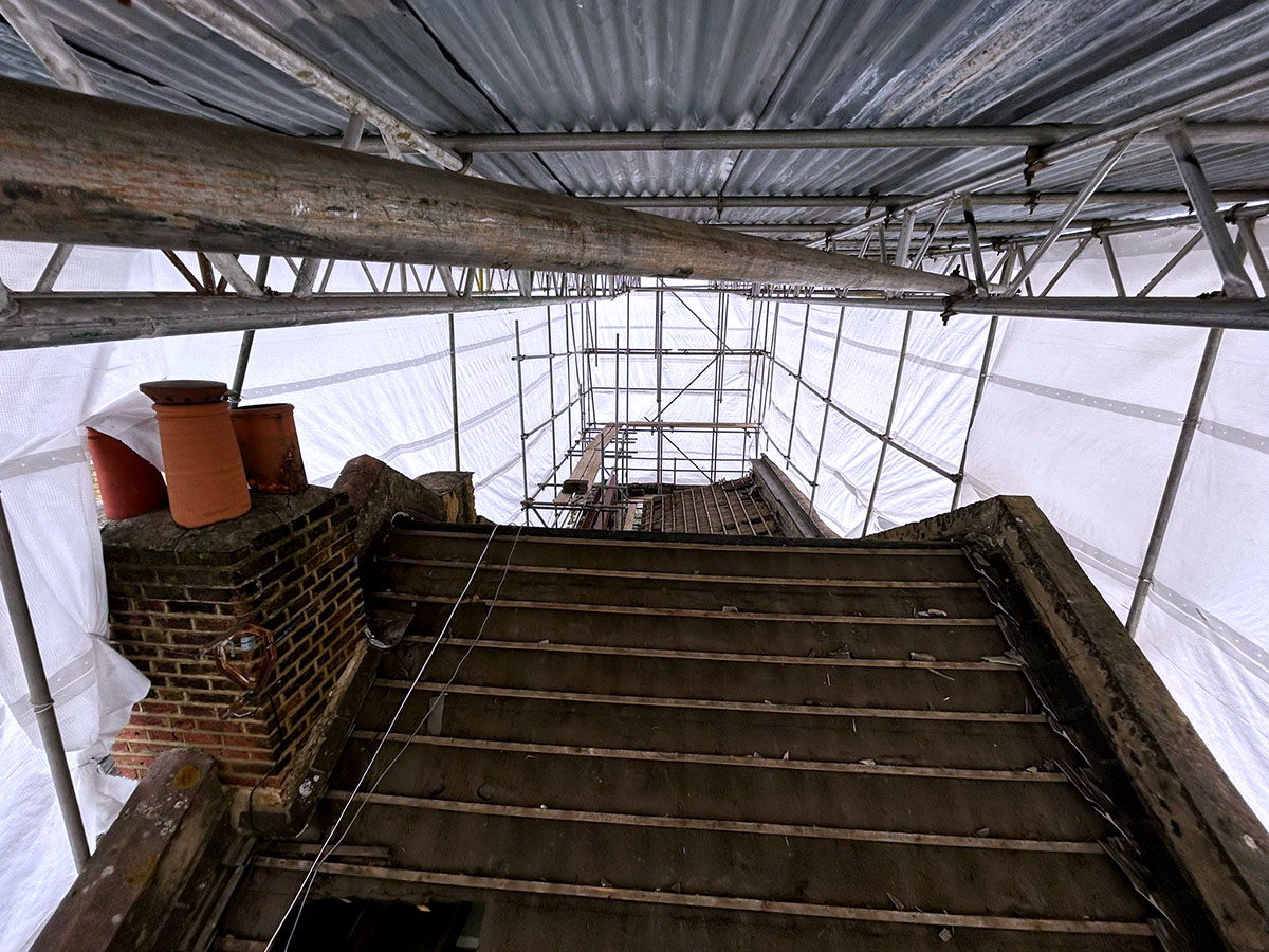 Full enclosure scaffold roof for Loft Conversion i